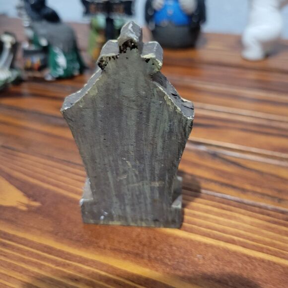 Lot Of 8 Miniature Figures Halloween Village Mini graveyard Skeleton Ghost Witch - Picture 16 of 16